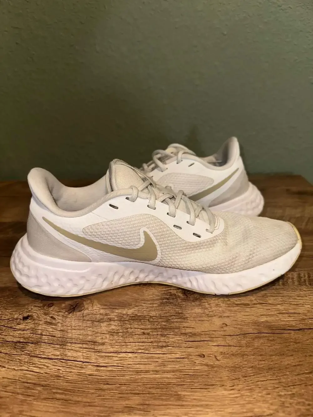 Nike Revolution 5 White Gold Women's Running Sneaker Shoes BQ3207-108